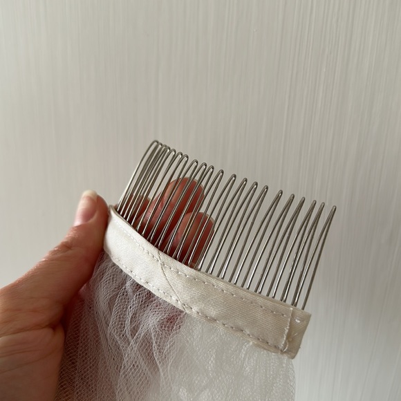 Cathedral wedding veil with blusher, light ivory - Picture 7 of 7